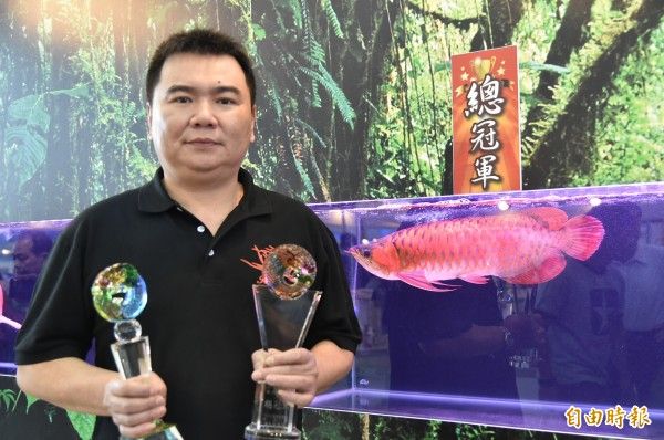 觀賞魚博覽會 方宏棋勇奪紅龍魚總冠軍