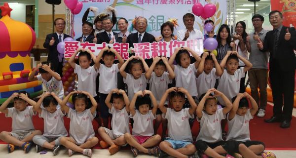 水族箱意象燦爛奪目　「黃金海底城」兒童劇22日於中市開演